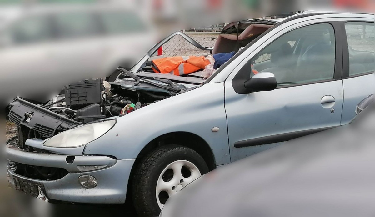 Wrak po wypadku na trasie Kliczków - Bolesławiec