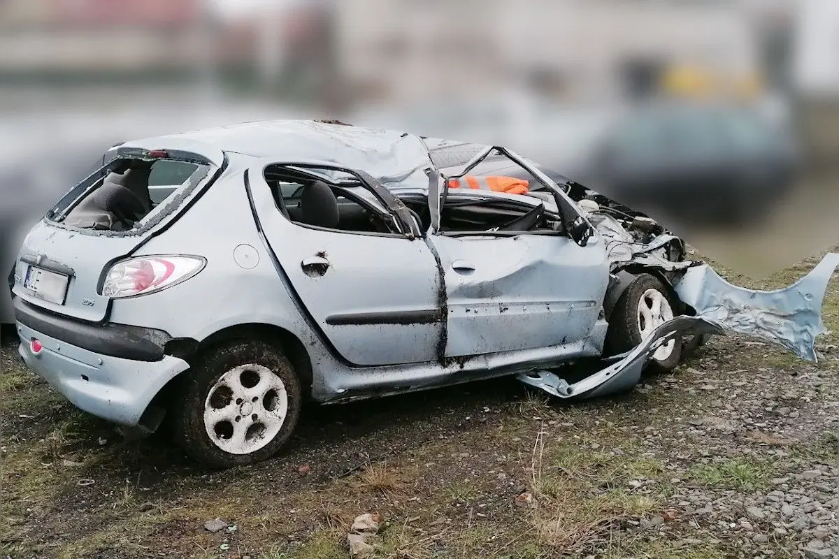Wrak po wypadku na trasie Kliczków - Bolesławiec