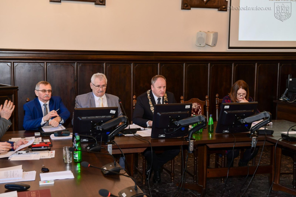 Radni Rady Miasta Bolesławiec w czasie lutowego posiedzenia