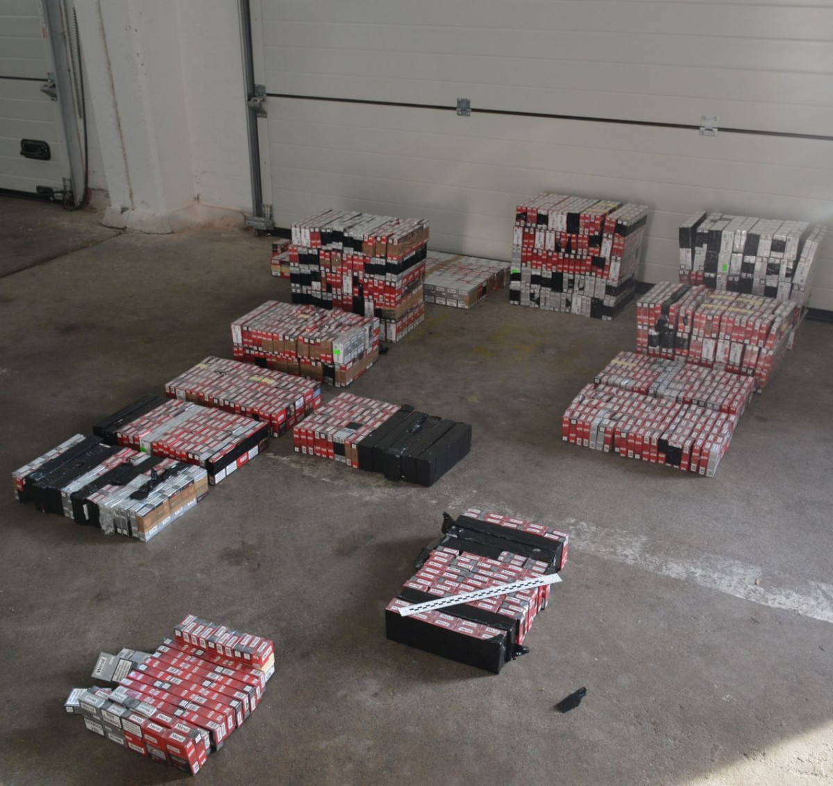 Strażnicy graniczni przechwycili ponad 60 tys. nielegalnych papierosów