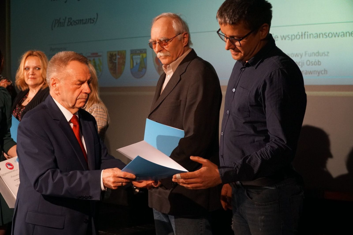 Koncert w Teatrze Starym w Bolesławcu. Podziękowanie dla osób, które pomogły w organizacji Opłatka