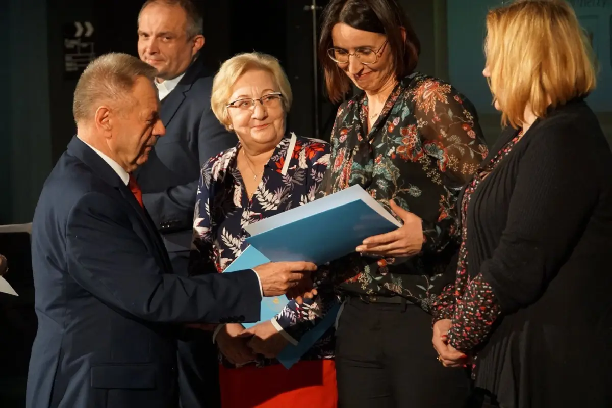 Koncert w Teatrze Starym w Bolesławcu. Podziękowanie dla osób, które pomogły w organizacji Opłatka