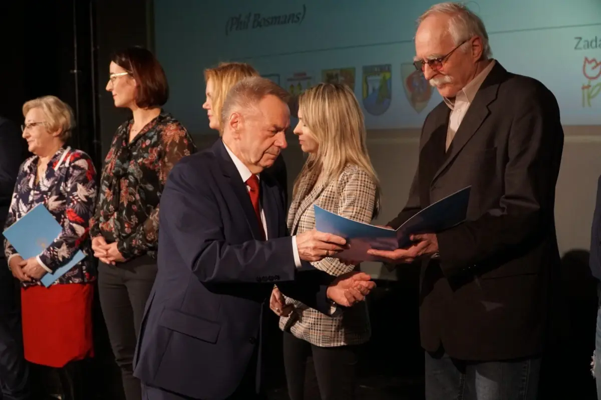 Koncert w Teatrze Starym w Bolesławcu. Podziękowanie dla osób, które pomogły w organizacji Opłatka