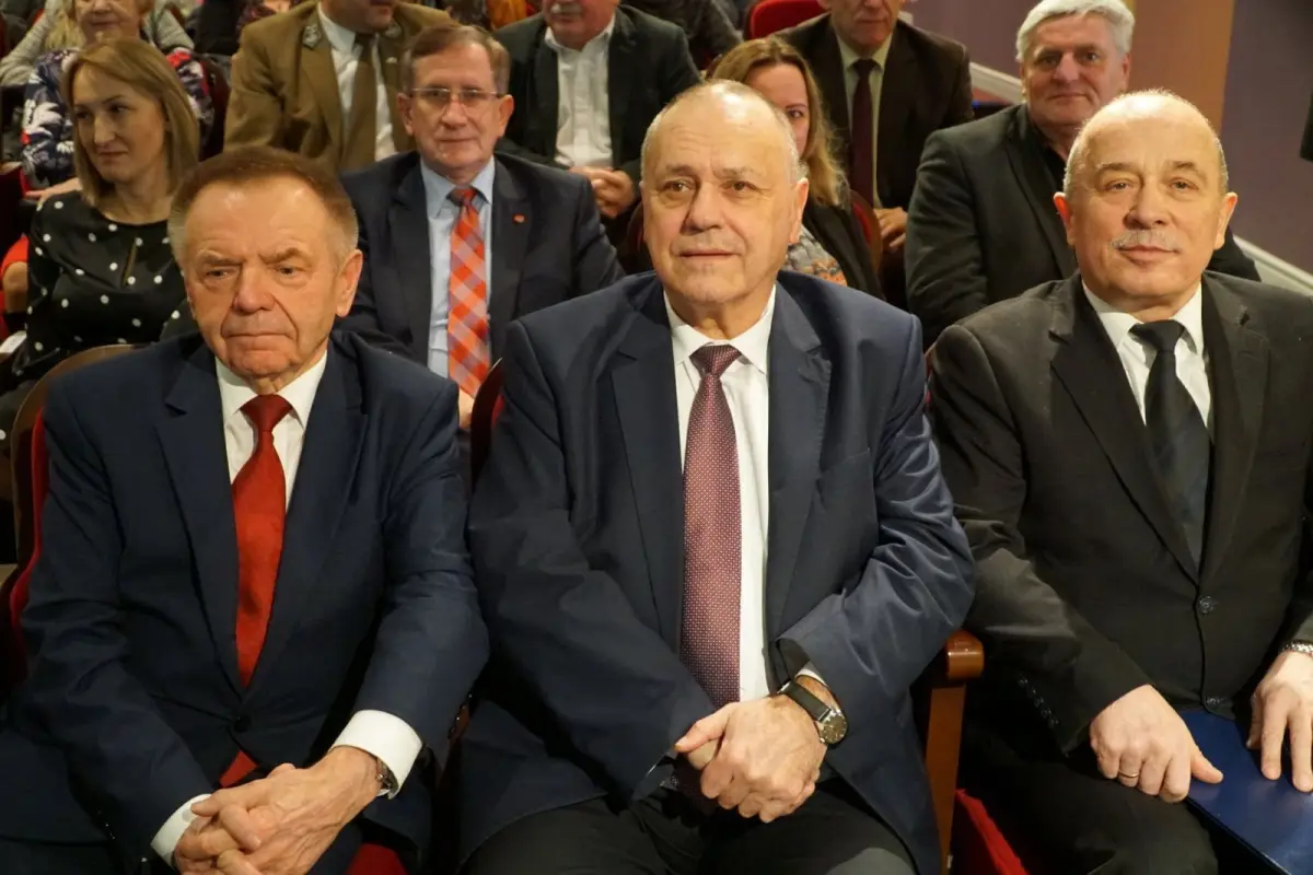 Koncert w Teatrze Starym w Bolesławcu. Podziękowanie dla osób, które pomogły w organizacji Opłatka