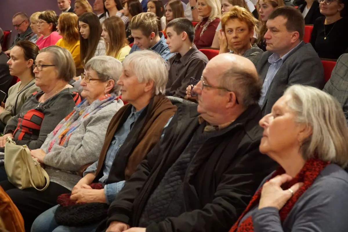 Koncert w Teatrze Starym w Bolesławcu. Podziękowanie dla osób, które pomogły w organizacji Opłatka