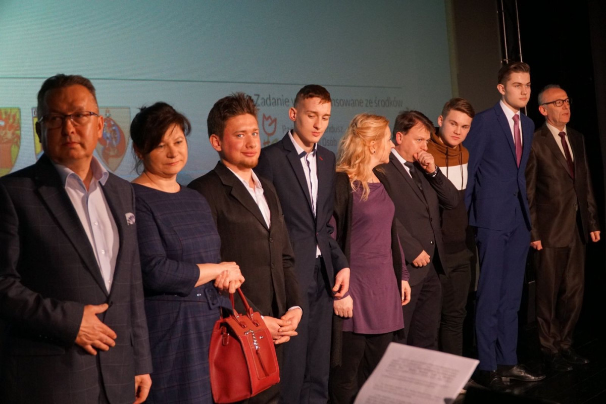 Koncert w Teatrze Starym w Bolesławcu. Podziękowanie dla osób, które pomogły w organizacji Opłatka