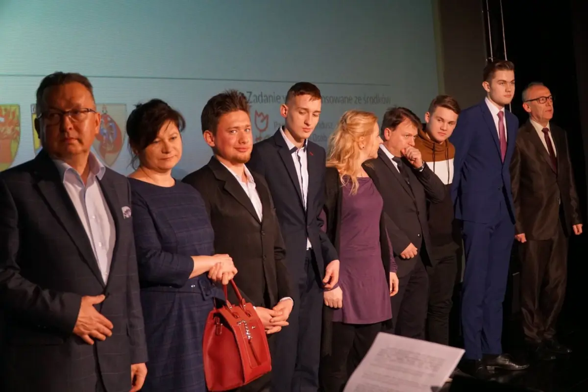 Koncert w Teatrze Starym w Bolesławcu. Podziękowanie dla osób, które pomogły w organizacji Opłatka