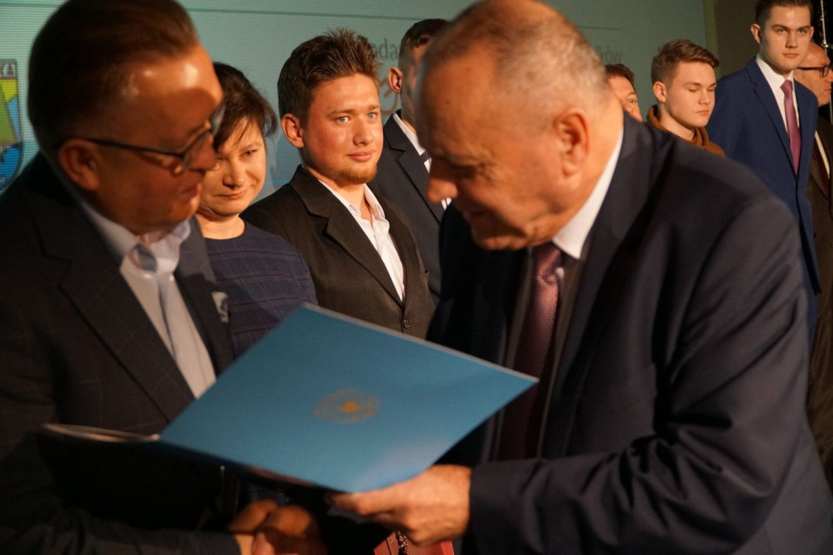 Koncert w Teatrze Starym w Bolesławcu. Podziękowanie dla osób, które pomogły w organizacji Opłatka