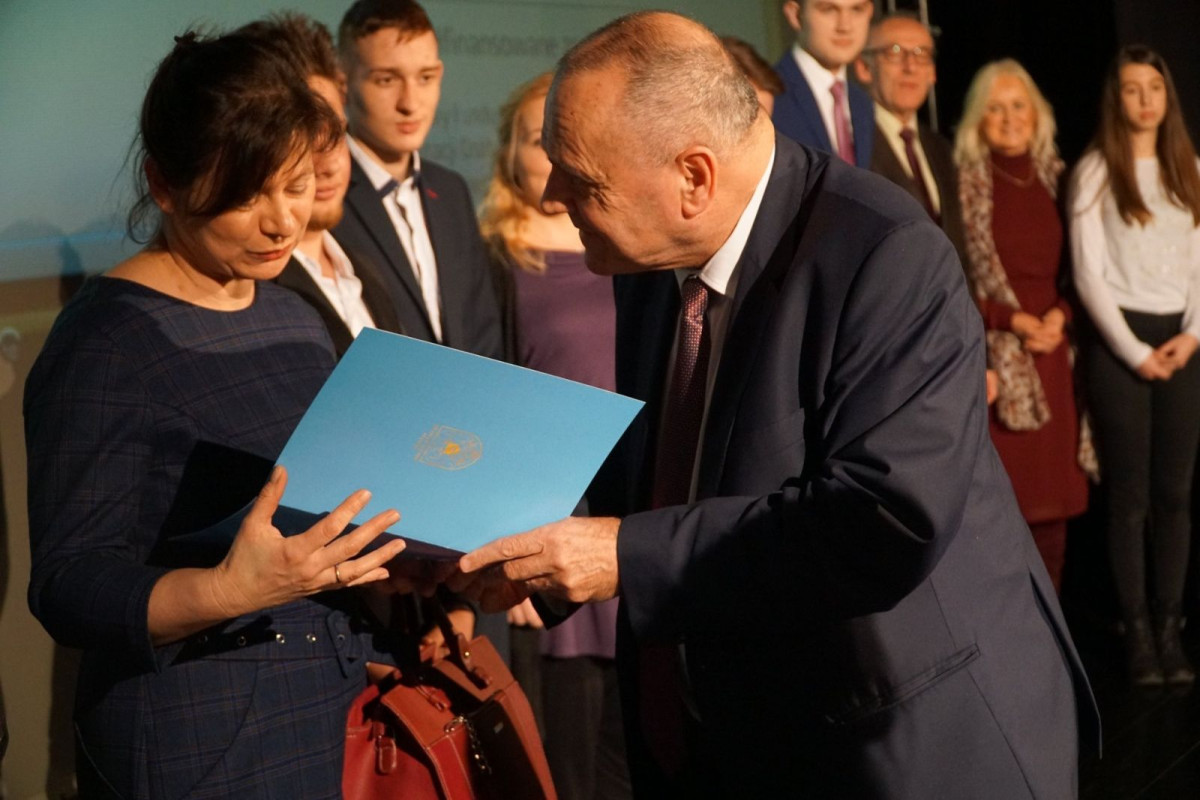 Koncert w Teatrze Starym w Bolesławcu. Podziękowanie dla osób, które pomogły w organizacji Opłatka