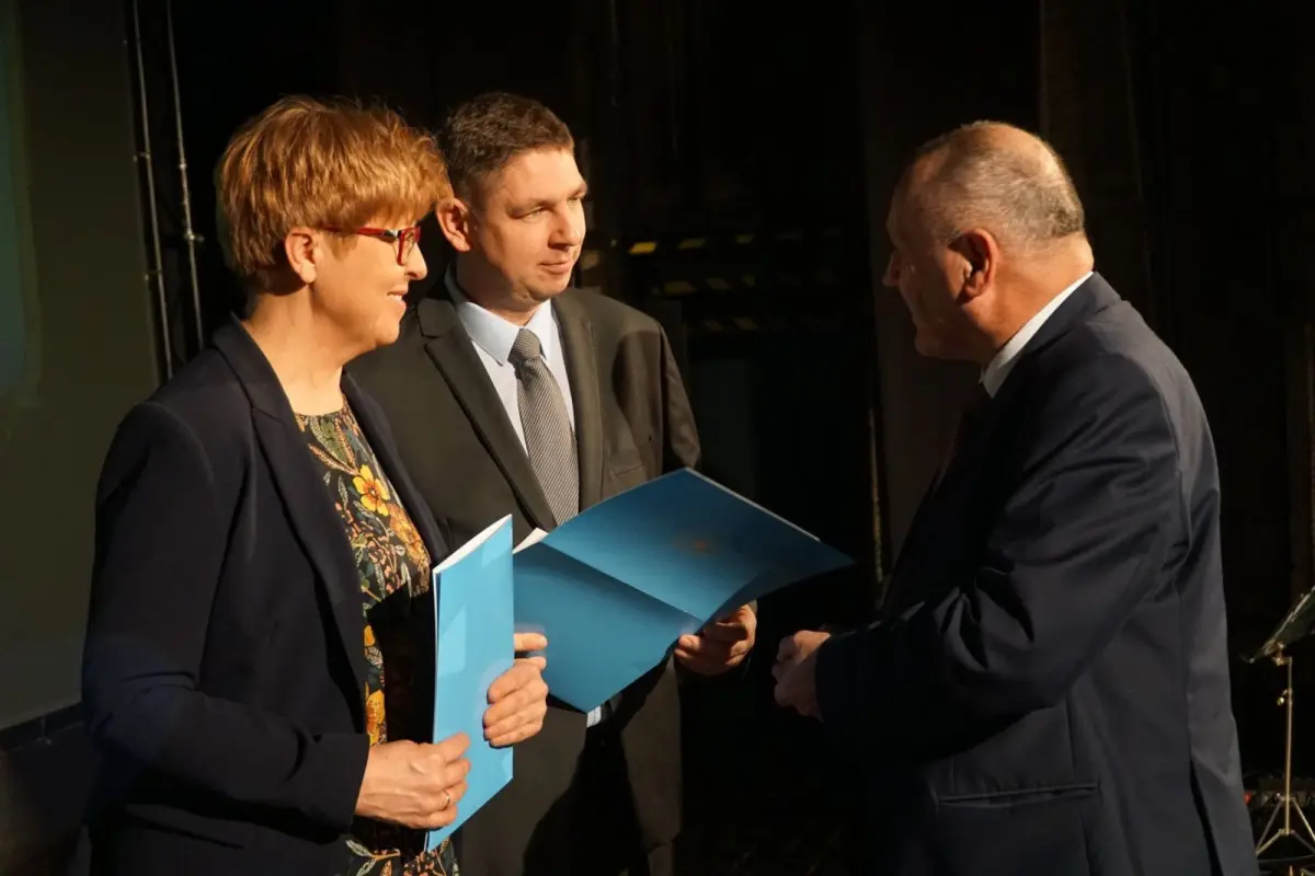 Koncert w Teatrze Starym w Bolesławcu. Podziękowanie dla osób, które pomogły w organizacji Opłatka