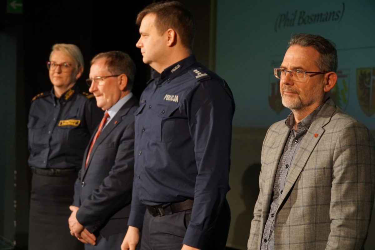 Koncert w Teatrze Starym w Bolesławcu. Podziękowanie dla osób, które pomogły w organizacji Opłatka
