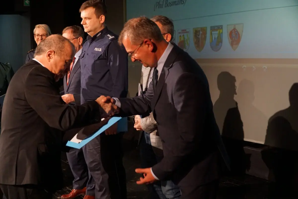 Koncert w Teatrze Starym w Bolesławcu. Podziękowanie dla osób, które pomogły w organizacji Opłatka