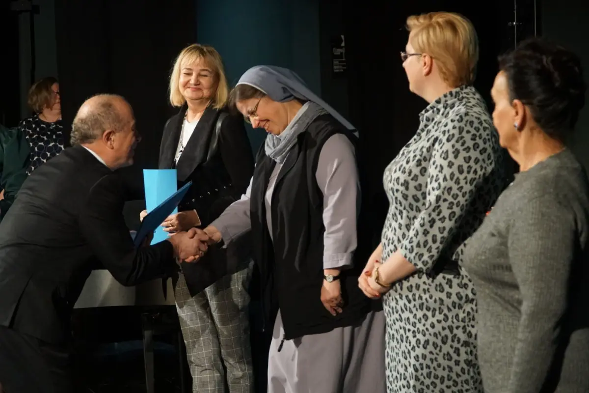 Koncert w Teatrze Starym w Bolesławcu. Podziękowanie dla osób, które pomogły w organizacji Opłatka