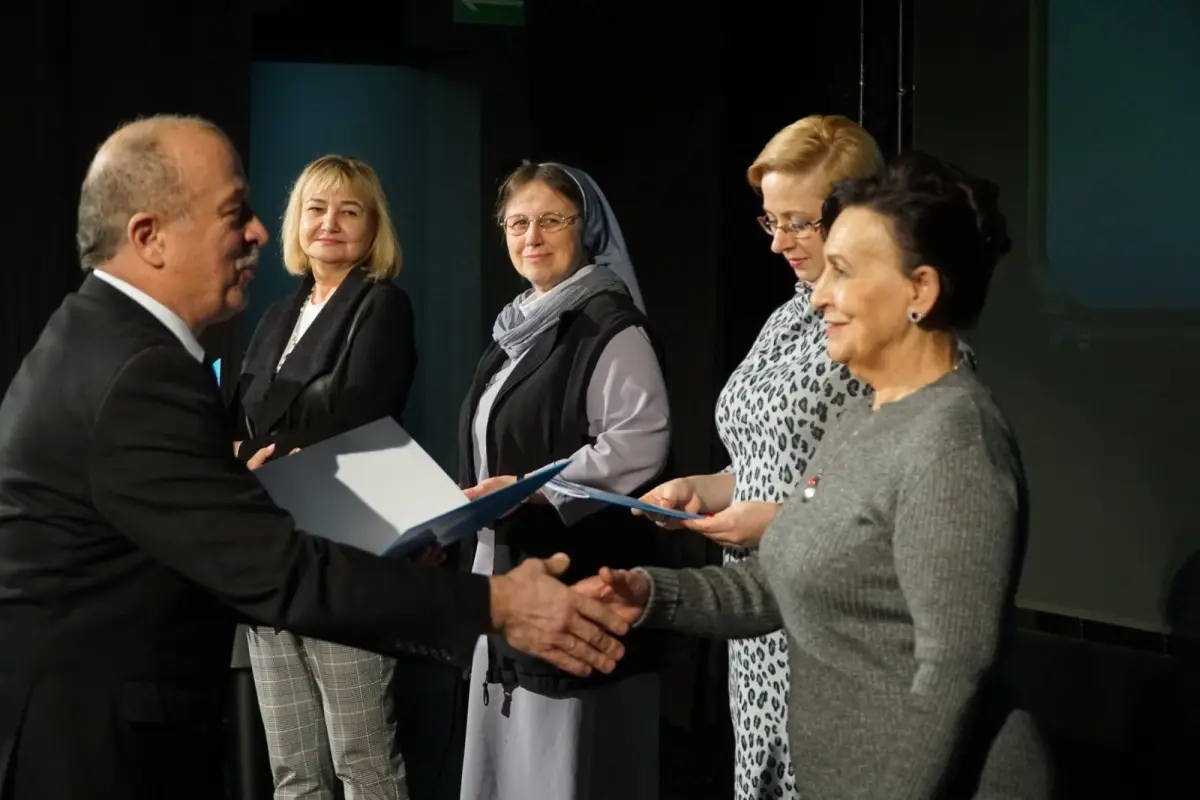 Koncert w Teatrze Starym w Bolesławcu. Podziękowanie dla osób, które pomogły w organizacji Opłatka