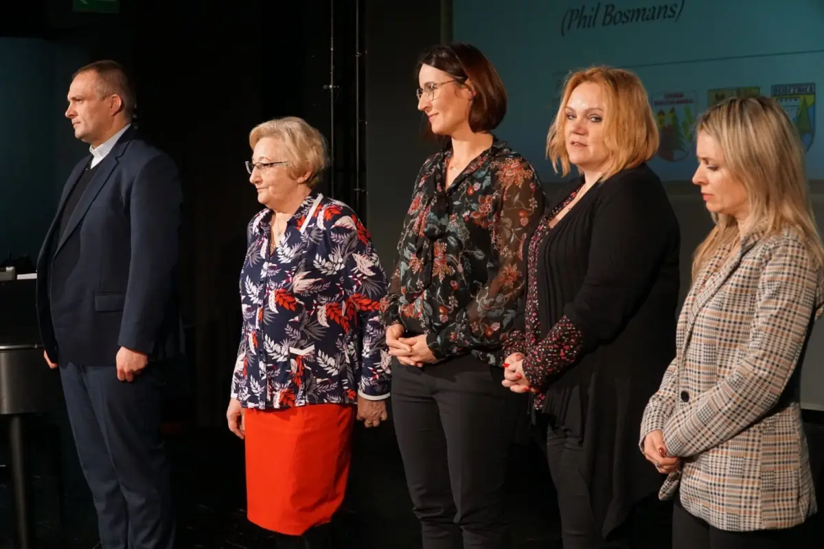 Koncert w Teatrze Starym w Bolesławcu. Podziękowanie dla osób, które pomogły w organizacji Opłatka