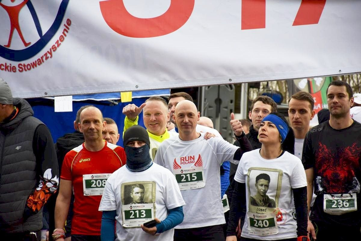 Bieg Tropem Wilczym w parku miejskim z okazji Narodowego Dnia Żołnierzy Wyklętych