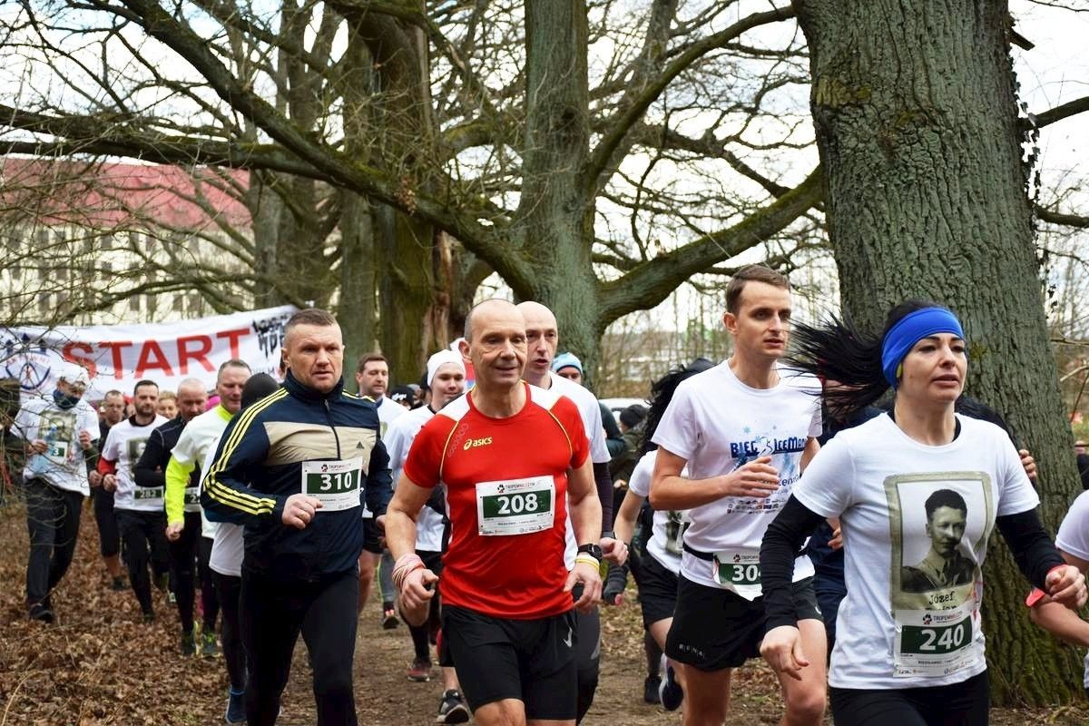 Bieg Tropem Wilczym w parku miejskim z okazji Narodowego Dnia Żołnierzy Wyklętych