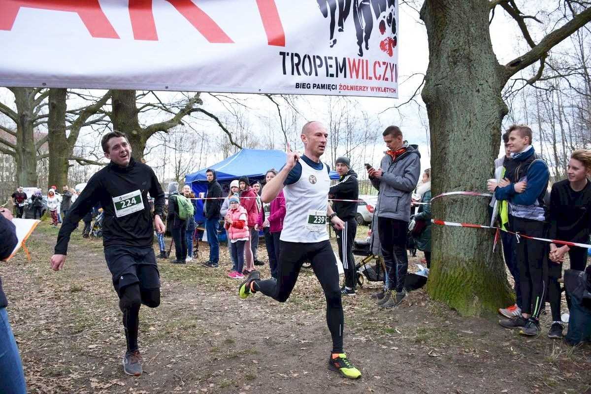 Bieg Tropem Wilczym w parku miejskim z okazji Narodowego Dnia Żołnierzy Wyklętych