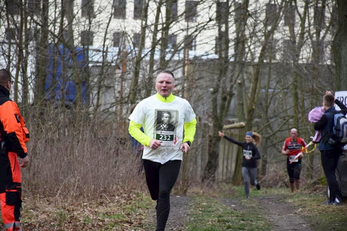 Bieg Tropem Wilczym w parku miejskim z okazji Narodowego Dnia Żołnierzy Wyklętych