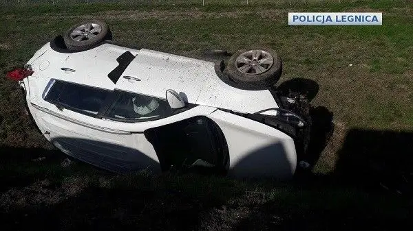 Wypadek na A4. Auto trzy razy dachowało