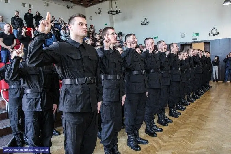 Урочистість складання присяги новими поліцейськими. Четверо з них служитимуть у Bolesławiec