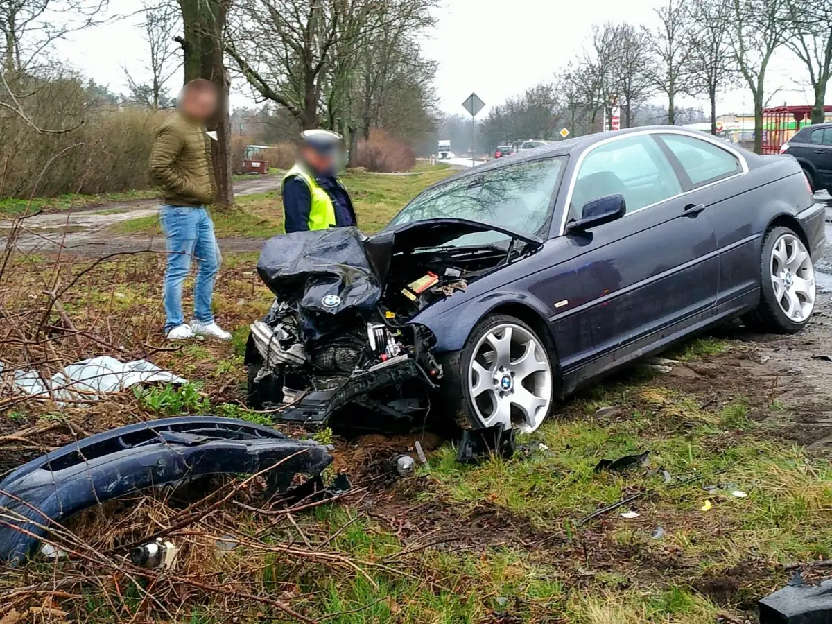 Auta po wypadku na ul. Kościuszki w Bolesławcu