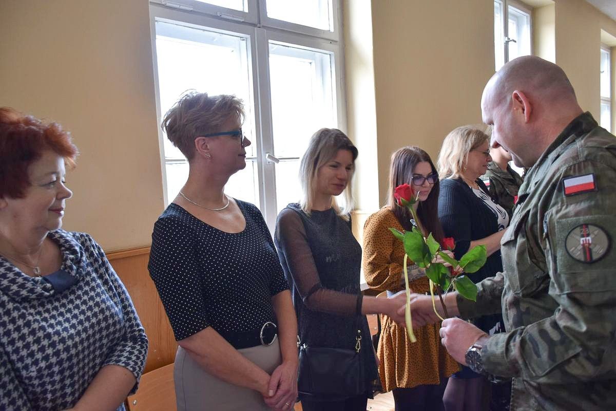 Spotkanie z okazji Dnia Kobiet w 23 Śląskim Pułku Artylerii w Bolesławcu