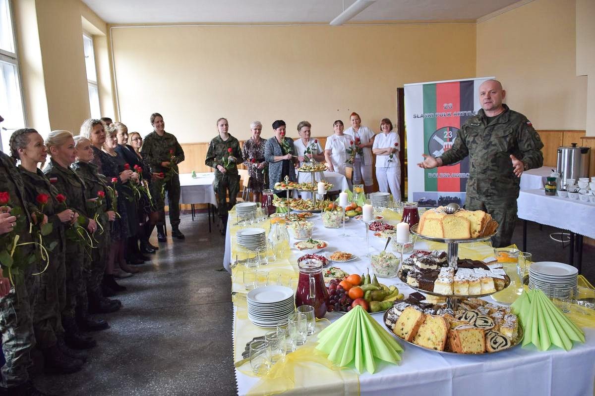Spotkanie z okazji Dnia Kobiet w 23 Śląskim Pułku Artylerii w Bolesławcu