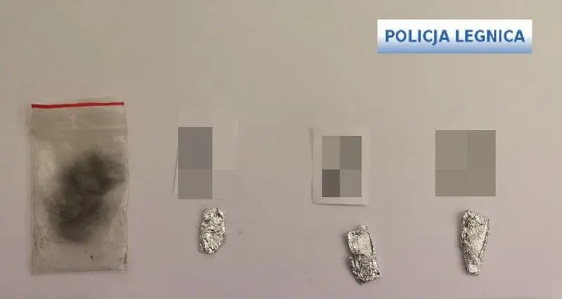Amfetamina, jaką policja znalazła przy 33-letnim kierowcy, i narkotest