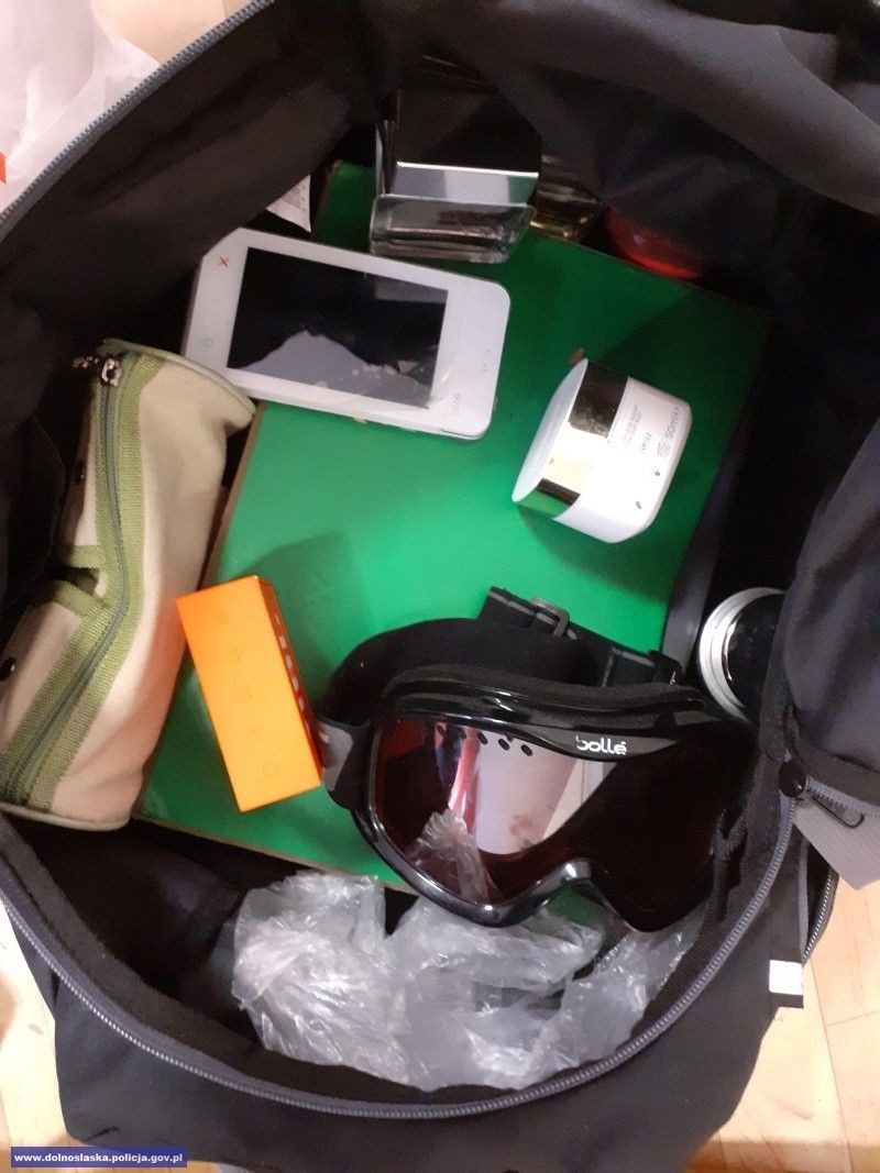 Podejrzani, którzy okradli dwa pensjonaty w powiecie bolesławieckim, i ich łupy