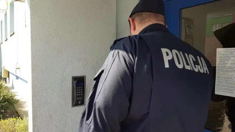Policja sprawdza poddanych kwarantannie