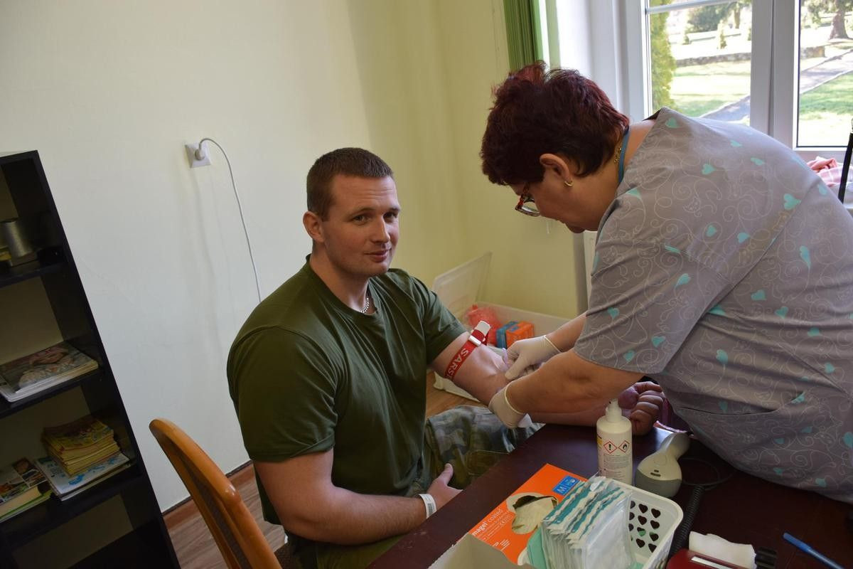 Żołnierze z 23 Śląskiego Pułku Artylerii w akcji krwiodawstwa