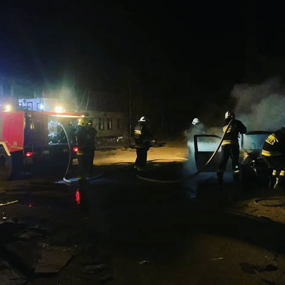 Гасіння пожежі біля вулиці Фабричної у Новогродці