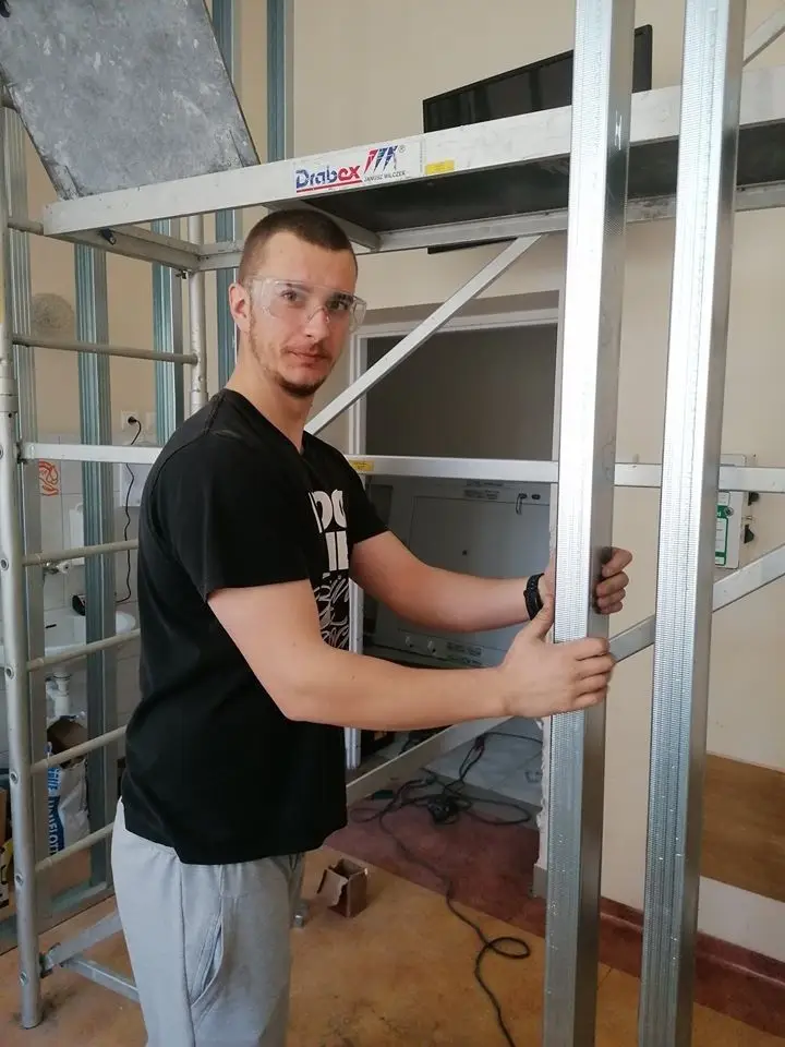 Żołnierze z 10 Brygady Kawalerii Pancernej w Świętoszowie – wolontariusze w szpitalu w Bolesławcu