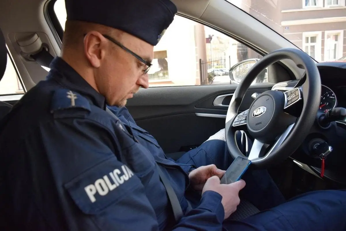 Żołnierze i policjant na wspólnych patrolach