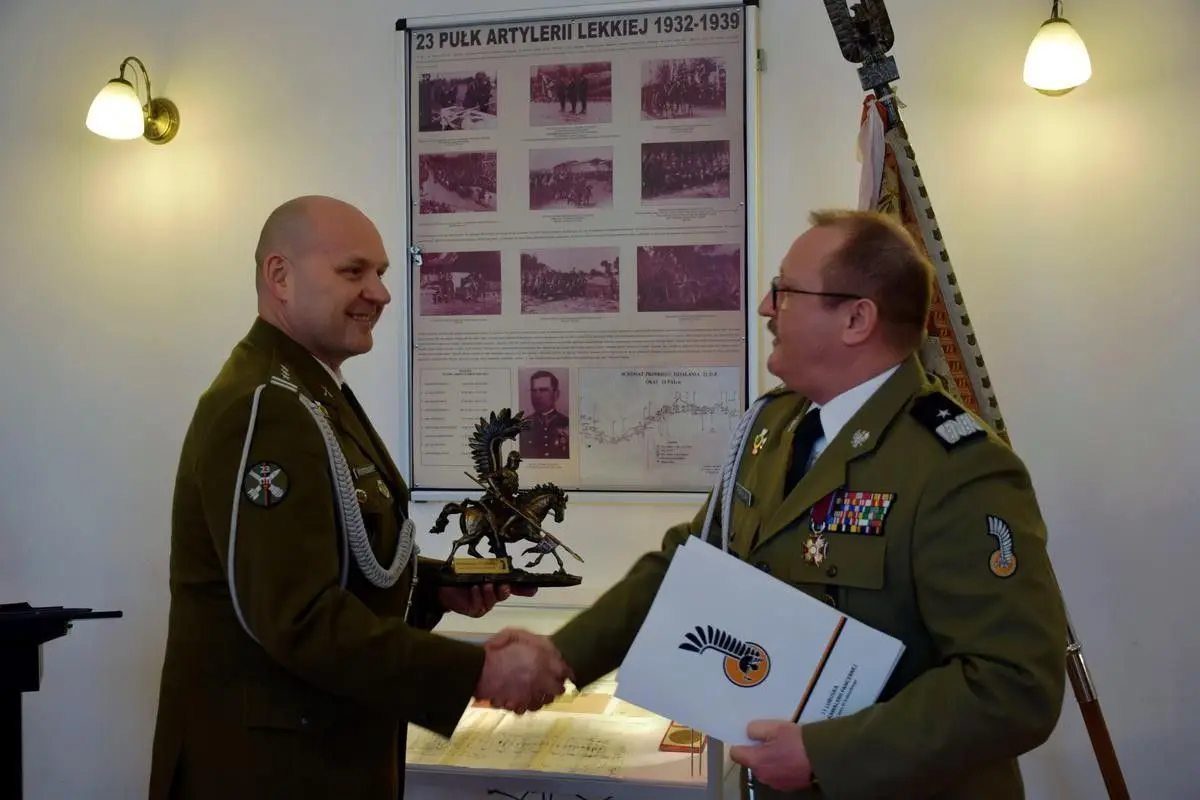 Ceremonia przekazania obowiązków dowódcy 23 pułku artylerii ppłk. Markowi Wasielewskiemu