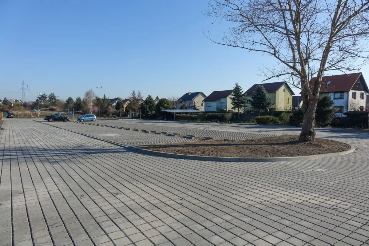 Parking i droga dojazdowa na os. Przylesie