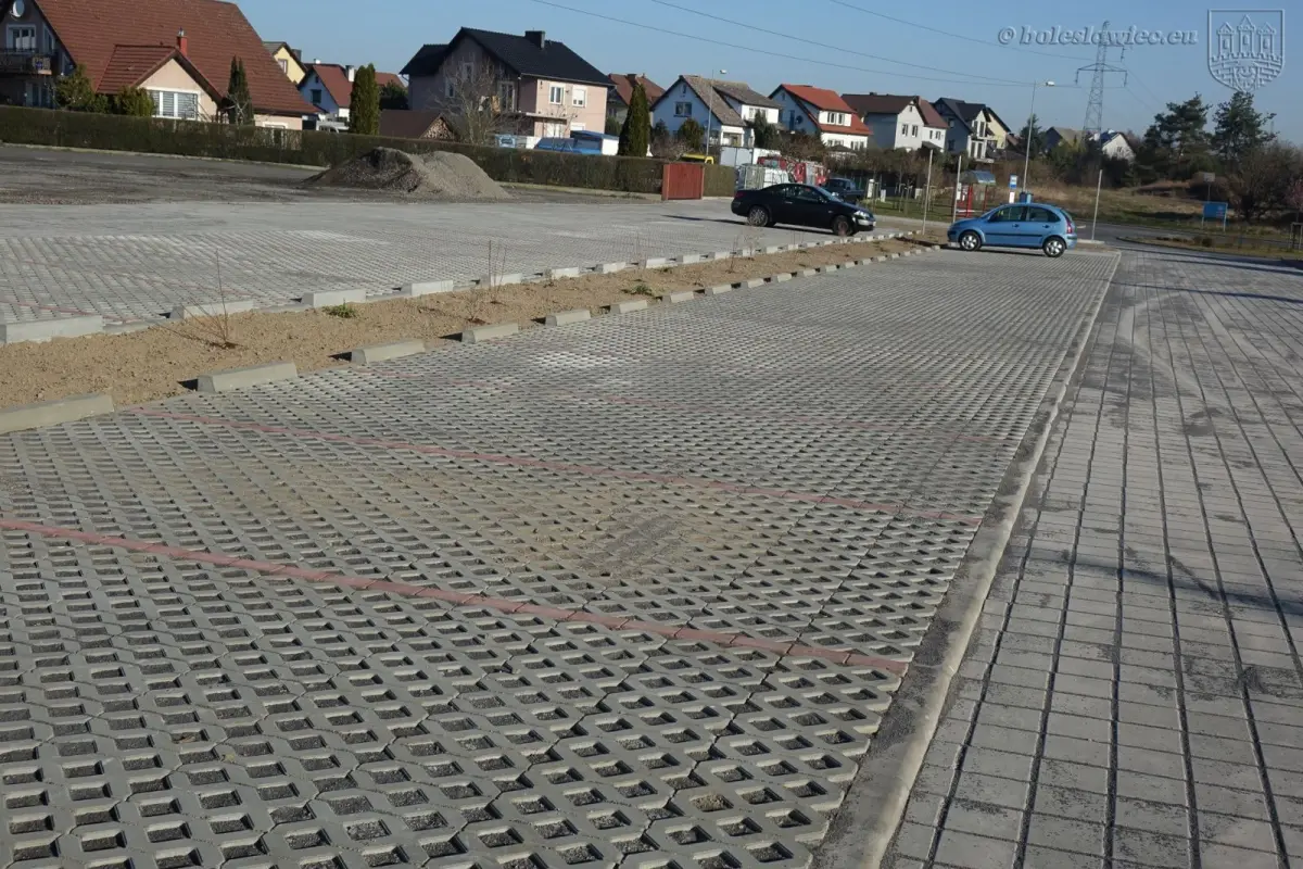 Parking i droga dojazdowa na os. Przylesie