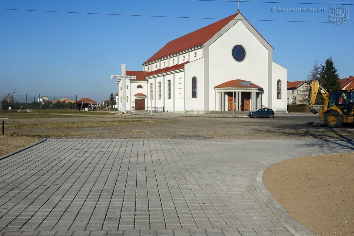Parking i droga dojazdowa na os. Przylesie