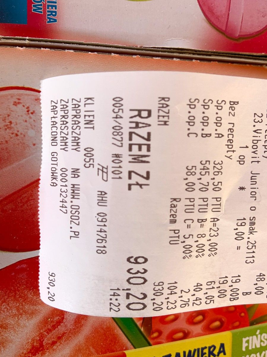 Żołnierz Leszek Andrukiewicz i prezenty dla podopiecznych Domu Dziecka pw. Świętego Józefa w Bolesławcu