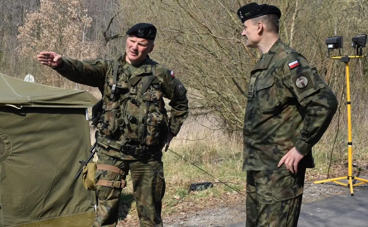 Żołnierze 23 Śląskiego Pułku Artylerii w Bolesławcu na posterunkach granicznych