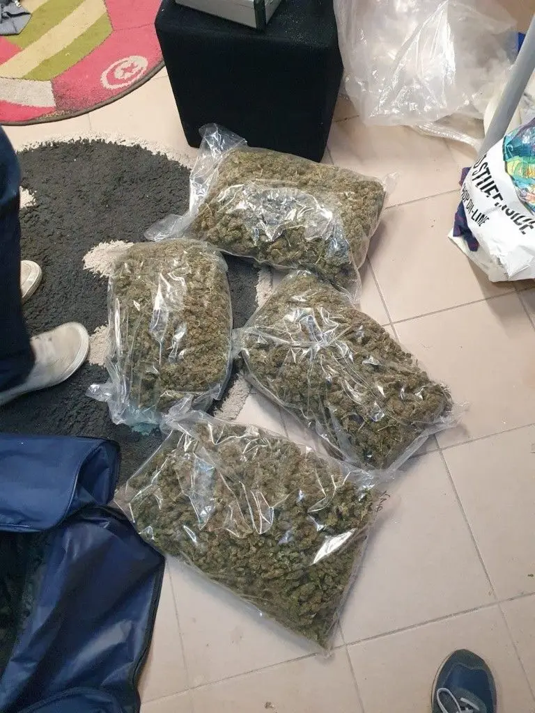 Narkotyki ujawnione przez bolesławiecką policję na posesji Wojciecha W.