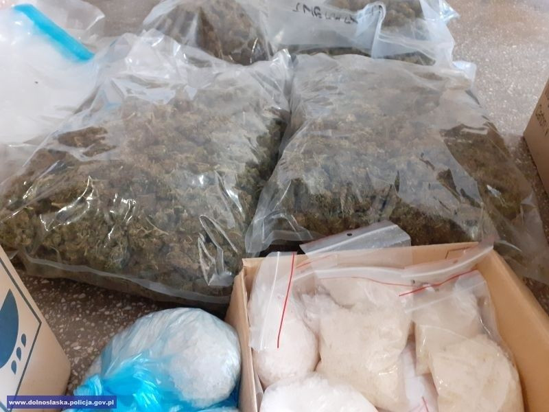 Narkotyki ujawnione przez bolesławiecką policję na posesji Wojciecha W.