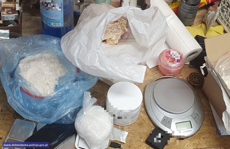 Narkotyki ujawnione przez bolesławiecką policję na posesji Wojciecha W.