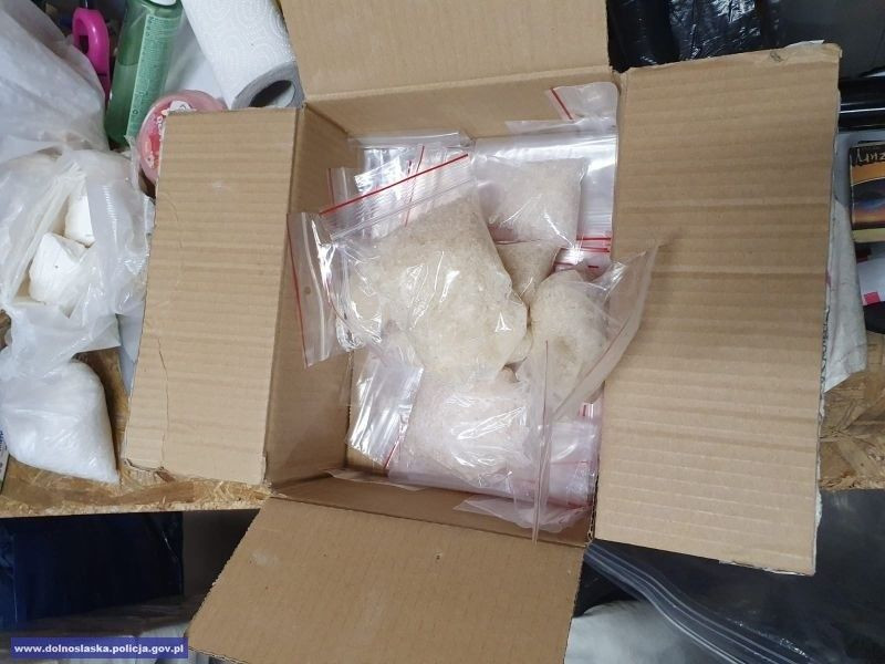 Narkotyki ujawnione przez bolesławiecką policję na posesji Wojciecha W.