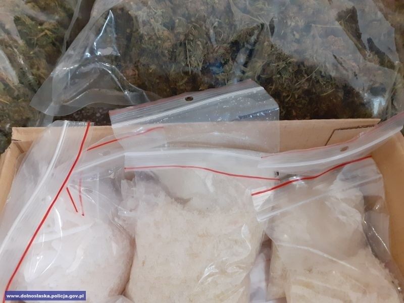 Narkotyki ujawnione przez bolesławiecką policję na posesji Wojciecha W.