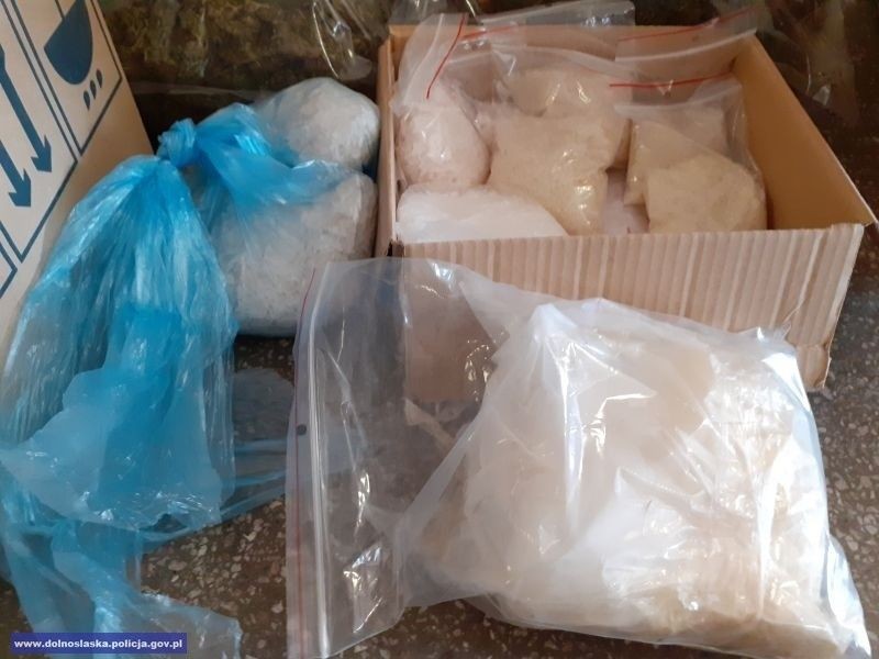 Narkotyki ujawnione przez bolesławiecką policję na posesji Wojciecha W.