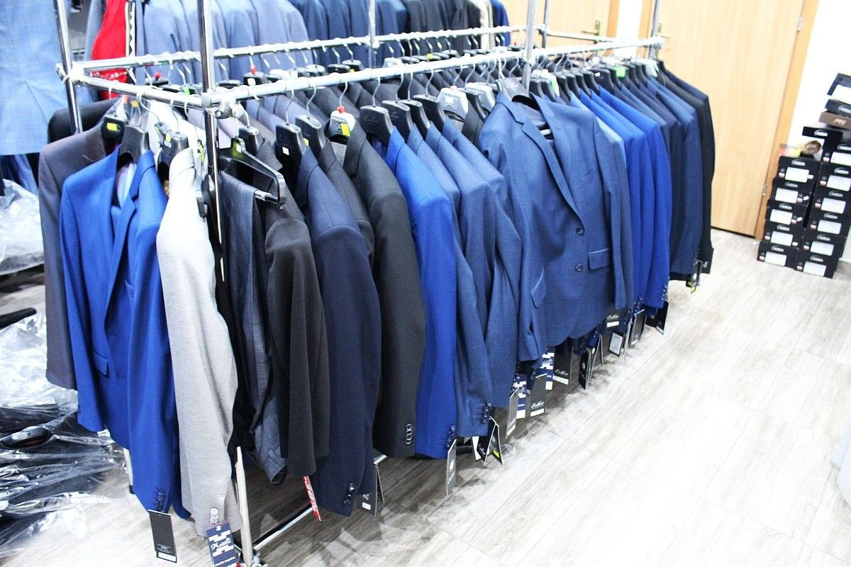 Wizytowa odzież - wyprzedaż po cenach producenta