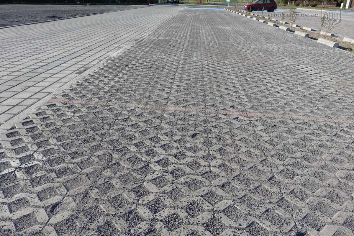 Osiedle Przylesie w Bolesławcu: parking koło kościoła gotowy