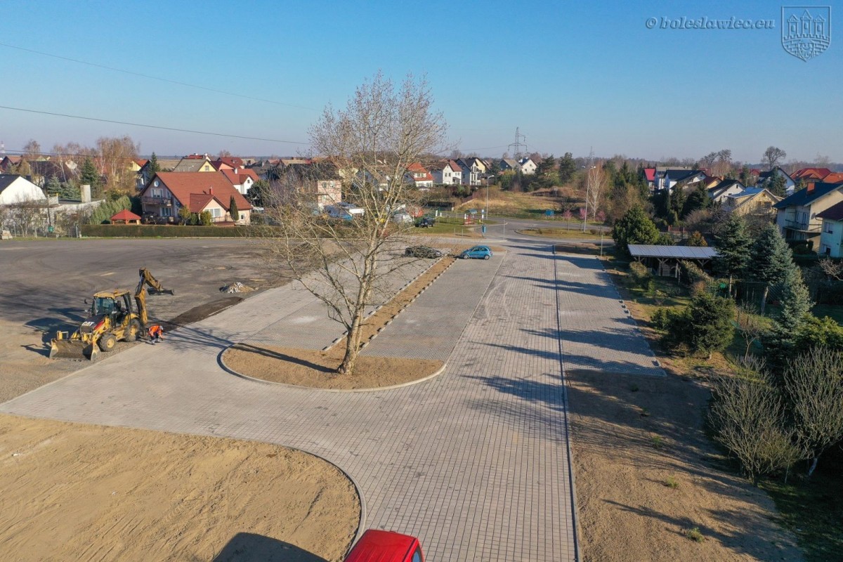 Osiedle Przylesie w Bolesławcu: parking koło kościoła gotowy
